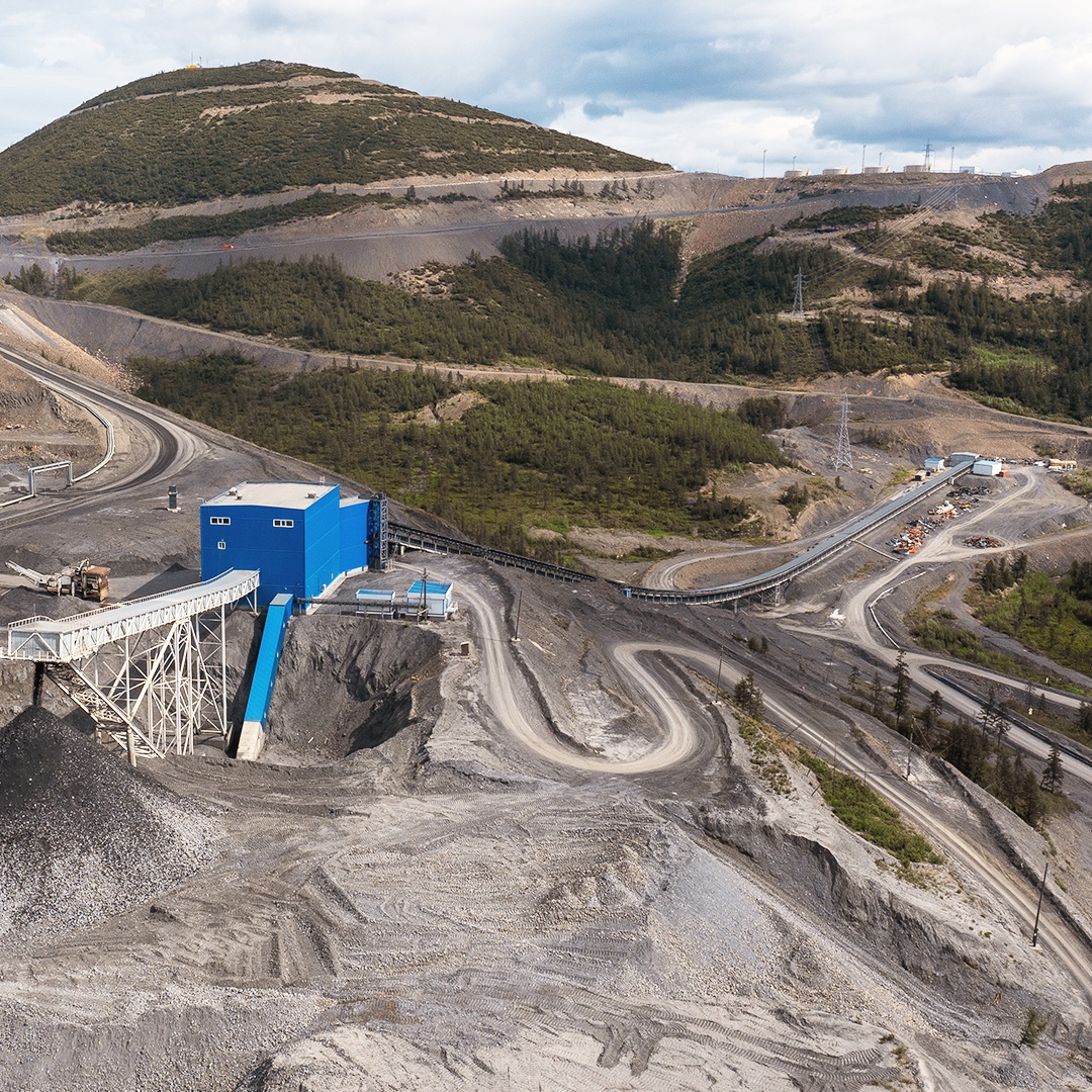 Недавно мы провели опрос среди подписчиков на нашей странице о карьере в компании и поняли, что не все знакомы с уникальным рудодробильным конвейерным…