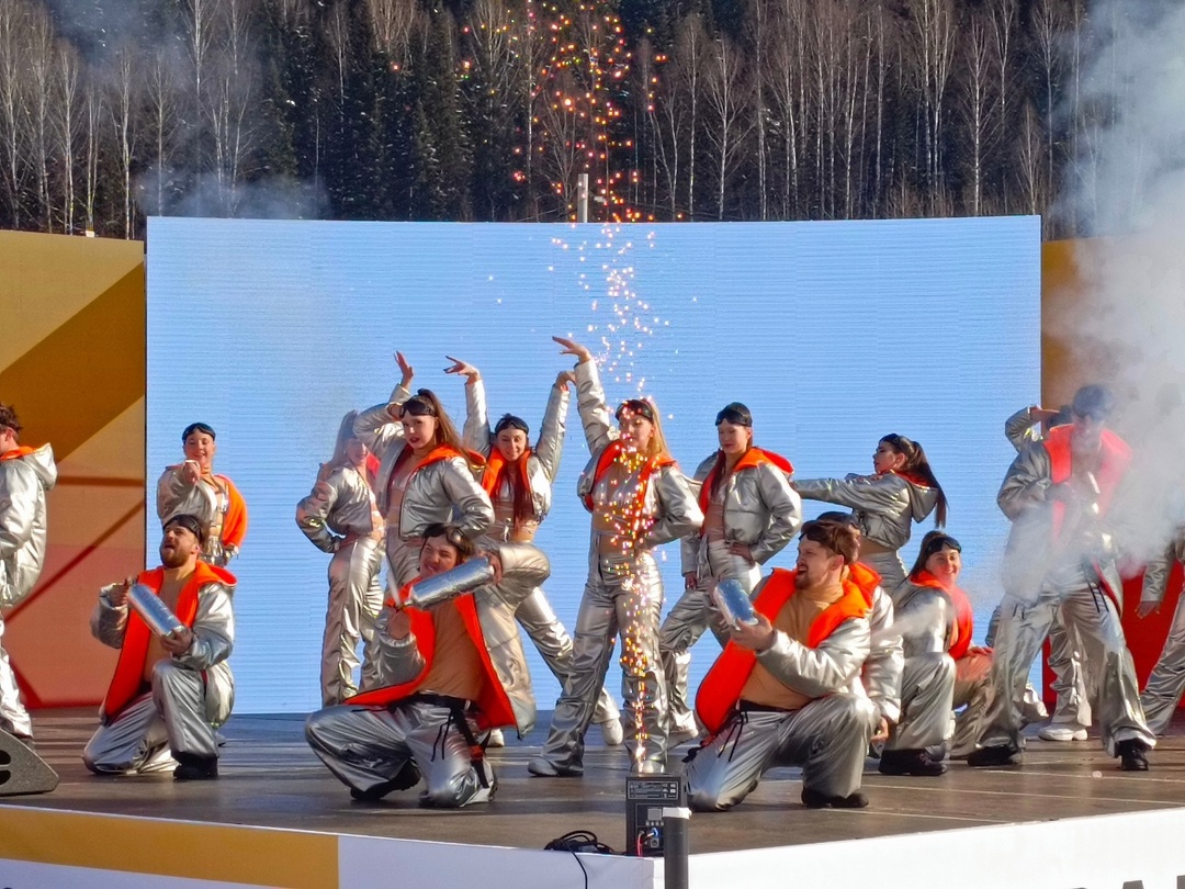 Сегодня на горе Туманная в Таштаголе открылись масштабные корпоративные соревнования имени Андрея Севенюка