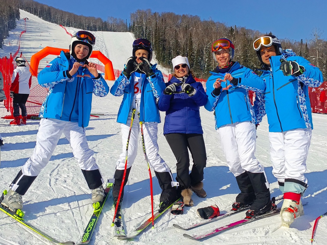 Сегодня на горе Туманная в Таштаголе открылись масштабные корпоративные соревнования имени Андрея Севенюка