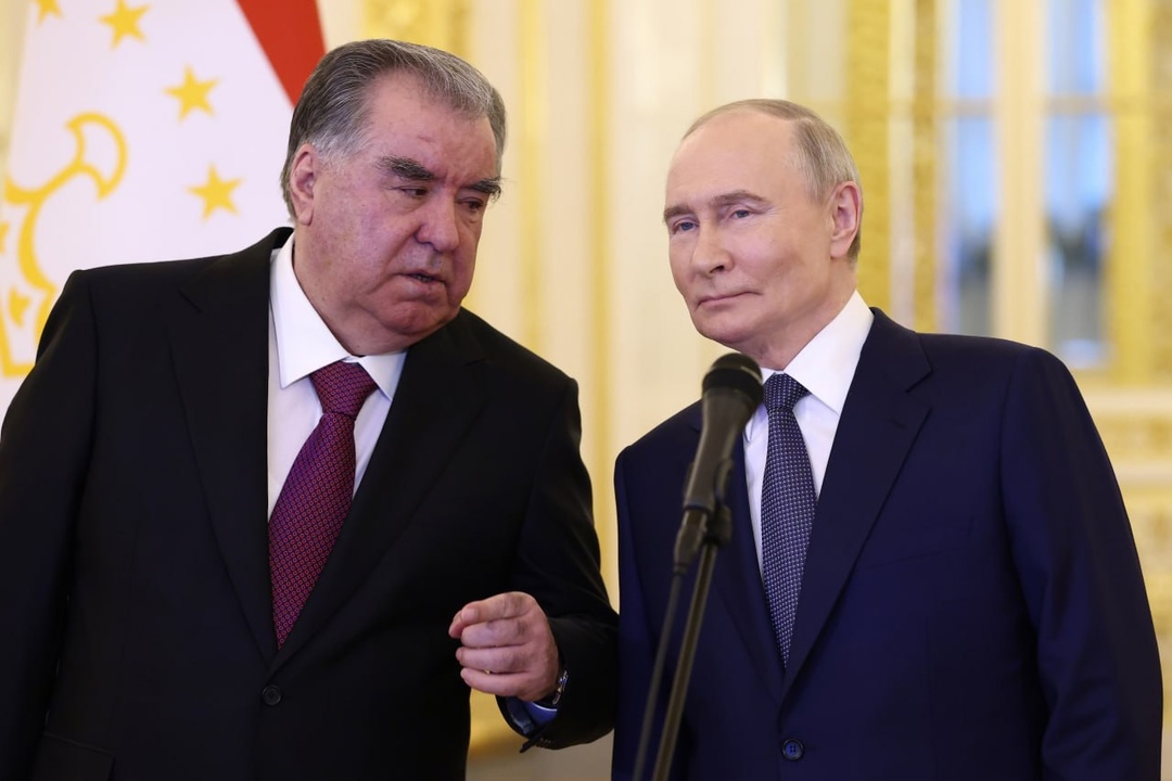 Совместно с Эмомали Рахмоном Владимир Путин по видеосвязи дал старт началу строительства в Душанбе Международного образовательного центра для одарённых детей и…