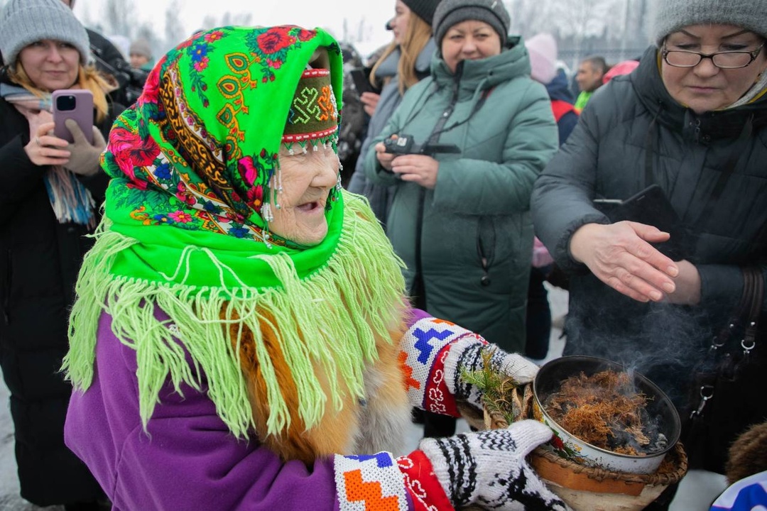 Этнофестиваль народа ханты Гостеприимная Югра встречает туристов. Главное развлечение сезона — соревнования оленеводов, которые проходят при поддержке ЛУКОЙЛа.