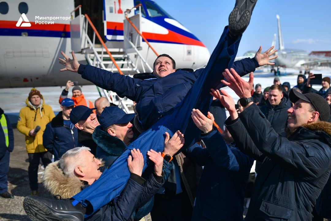 Самый ожидаемый полёт года «Суперджет» с двигателями ПД-8 успешно завершил первый испытательный полёт.