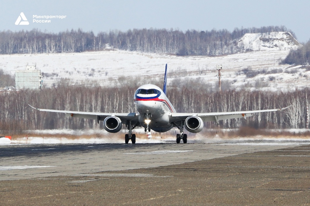 Самый ожидаемый полёт года «Суперджет» с двигателями ПД-8 успешно завершил первый испытательный полёт.
