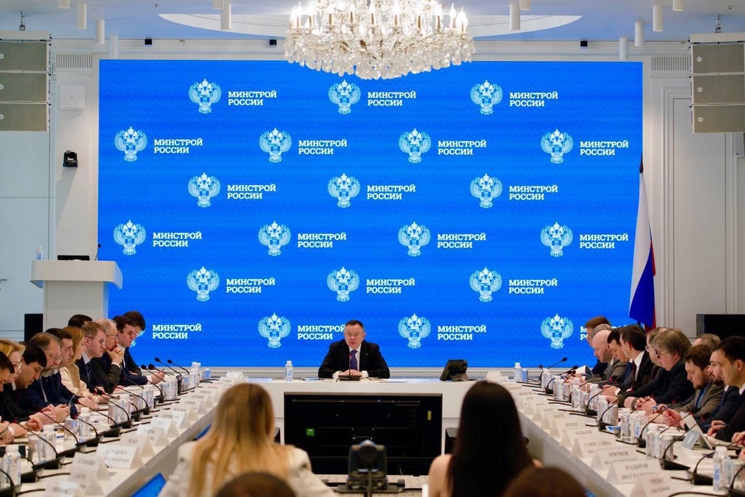 В Минстрое России прошло еженедельное оперативное совещание под председательством Министра строительства и ЖКХ РФ Ирека Файзуллина