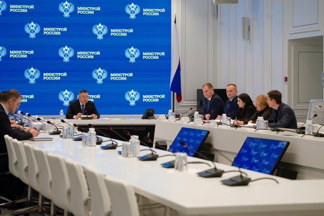 В Минстрое России прошло совещание по вопросам взаимодействия министерства и Казначейства России, а также повышения эффективности и прозрачности реализации…