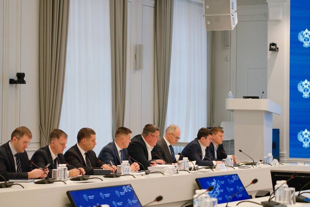 В Минстрое России прошло совещание по вопросам взаимодействия министерства и Казначейства России, а также повышения эффективности и прозрачности реализации…