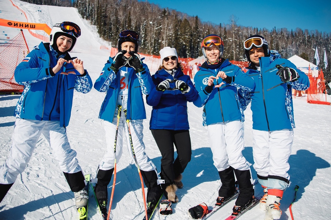 Друзья, от спортсменов Распадской вам сердечные приветы