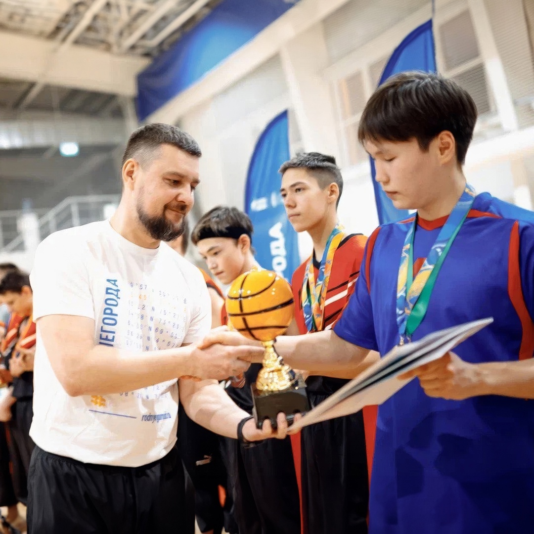 Виталий Лезин спортивный тренер на нашем Новопортовском месторождении в Арктике.