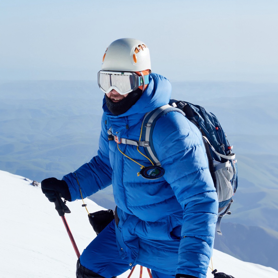 Виталий Лезин спортивный тренер на нашем Новопортовском месторождении в Арктике.