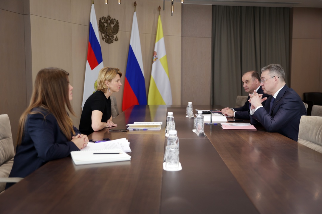 Оксана Лут и глава Ставропольского края Владимир Владимиров обсудили развитие АПК и аграрного образования в регионе.