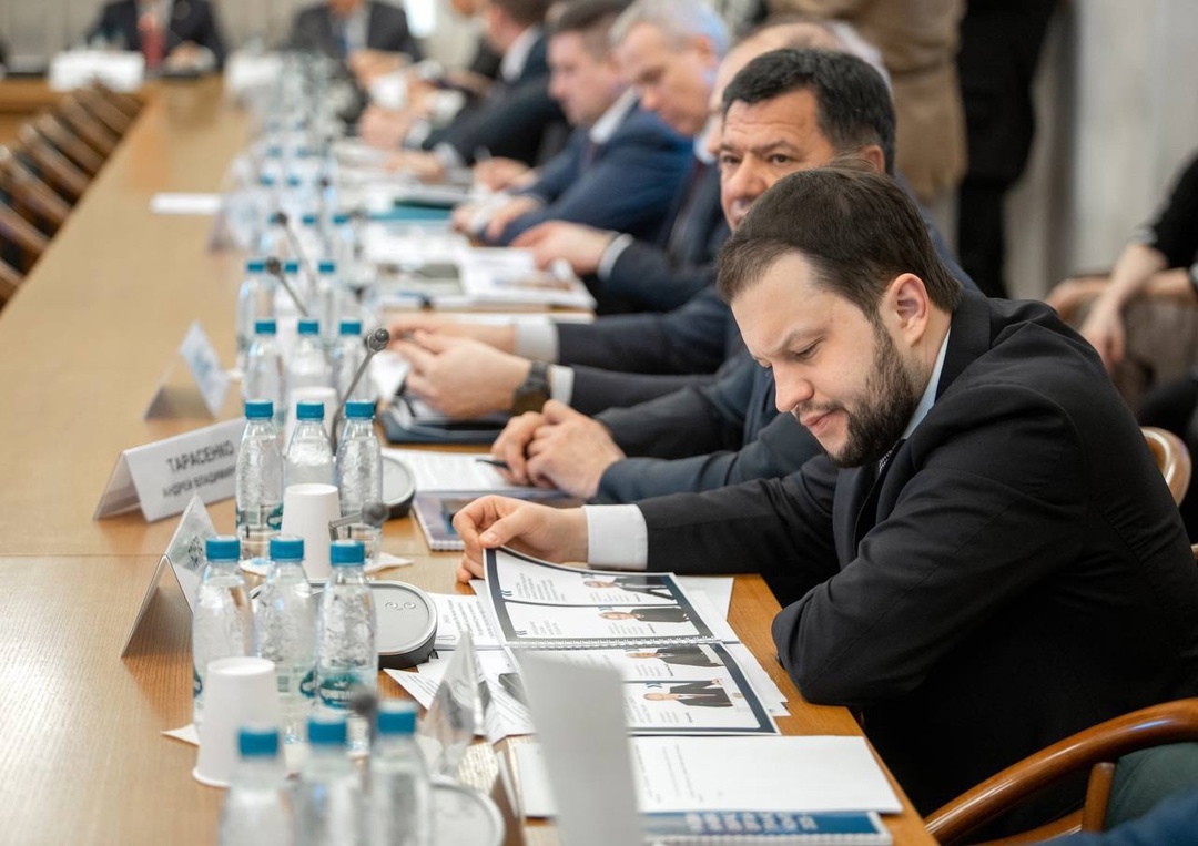 Роман Старовойт проинформировал депутатов о развитии транспортной отрасли