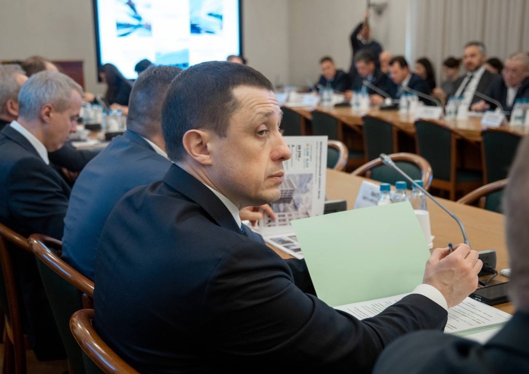 Роман Старовойт проинформировал депутатов о развитии транспортной отрасли