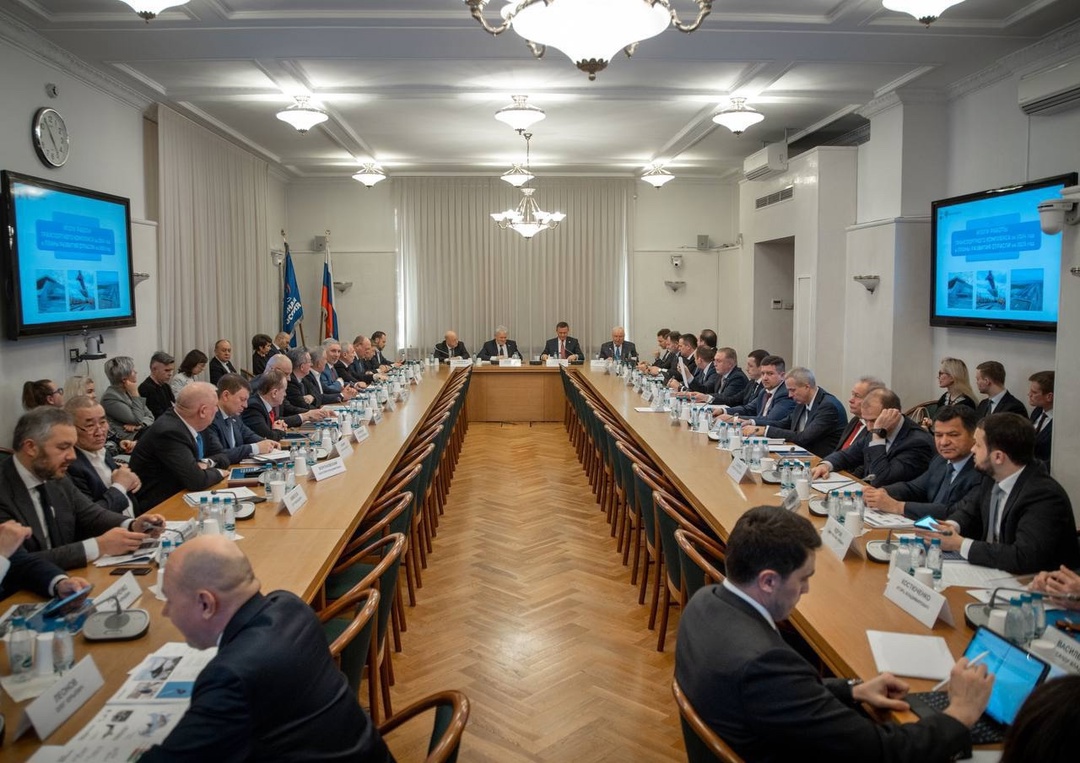 Роман Старовойт проинформировал депутатов о развитии транспортной отрасли