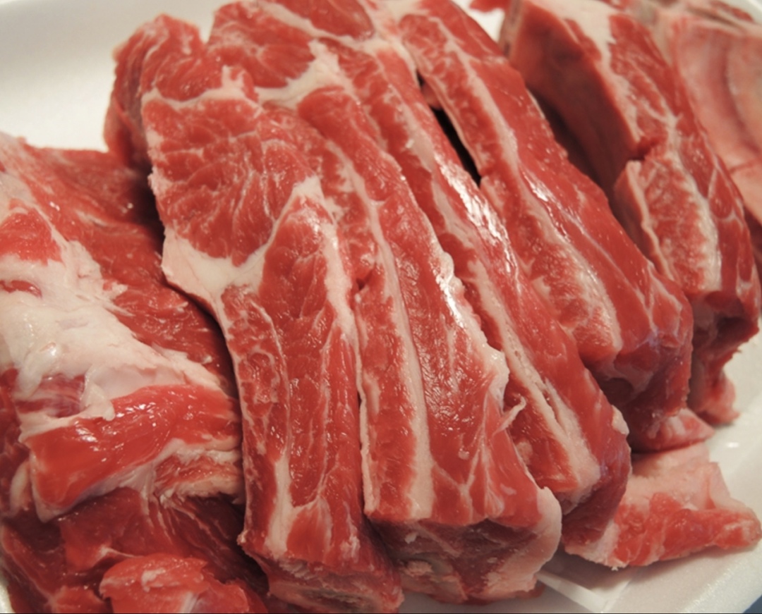 Национальная мясная ассоциация (НМА) просит Минсельхоз и Минэкономразвития отменить квоту на беспошлинный импорт говядины