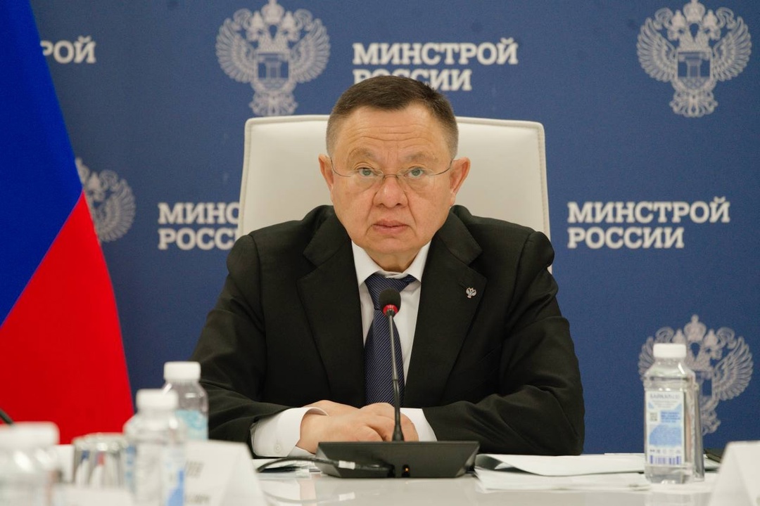 Глава Минстроя России Ирек Файзуллин провел еженедельное совещание с регионами