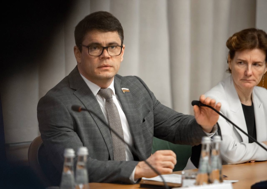 Роман Старовойт принял участие в заседании Комитета Госдумы по информационной политике, информационным технологиям и связи