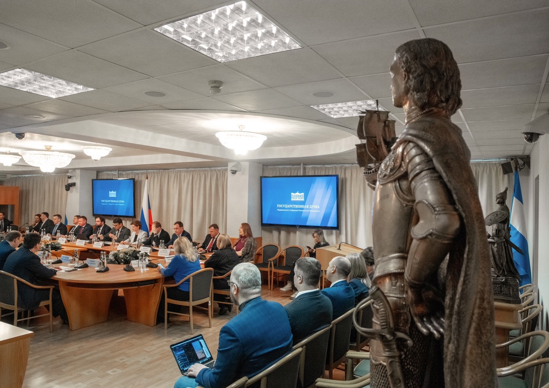 Роман Старовойт принял участие в заседании Комитета Госдумы по информационной политике, информационным технологиям и связи