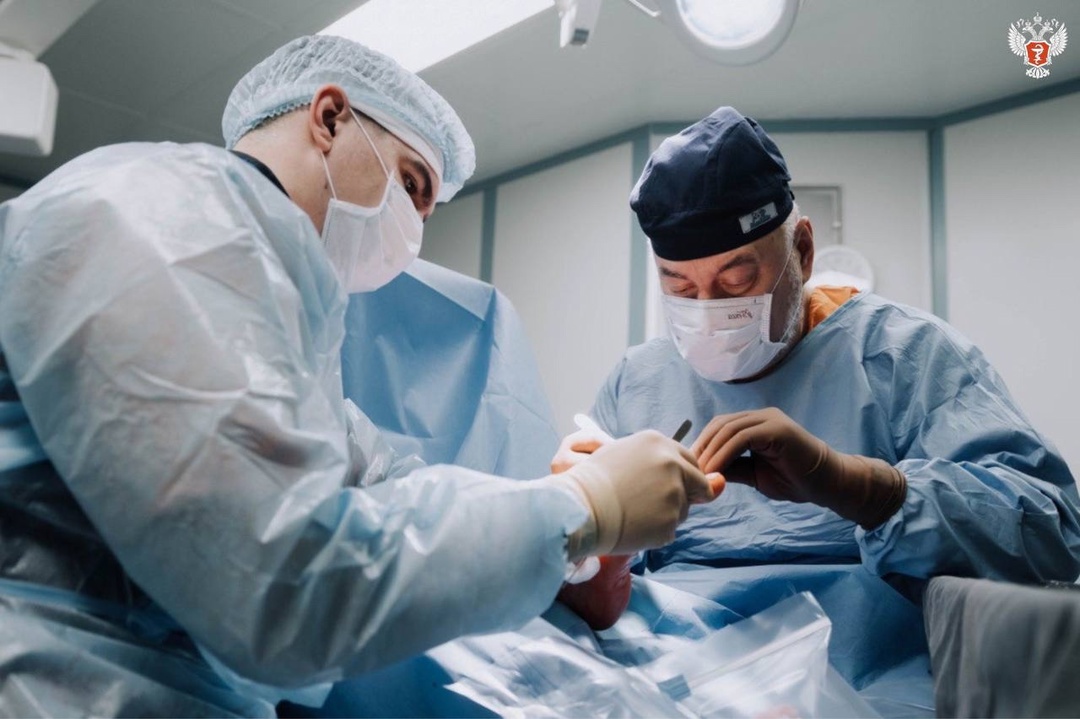 Хирурги федеральных центров Минздрава России помогли молодому пациенту — пальцы его стопы были увеличены в несколько раз из-за редкого заболевания