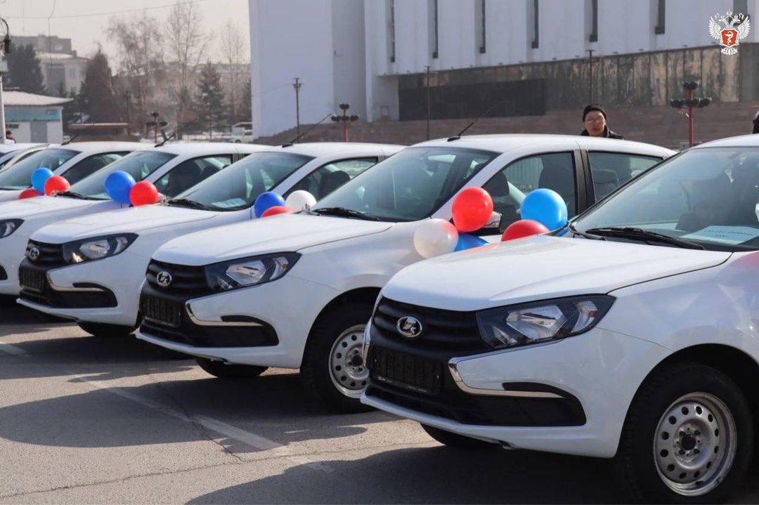 46 легковых автомобилей и новый мобильный маммографический комплекс получили медорганизации Республики Тывы