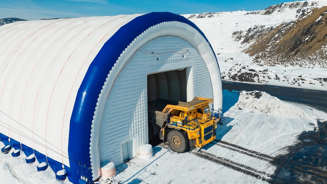 На разрезе «Коксовый» устанавливаем первый в нашей компании пневмобокс для ремонта большегрузной техники.