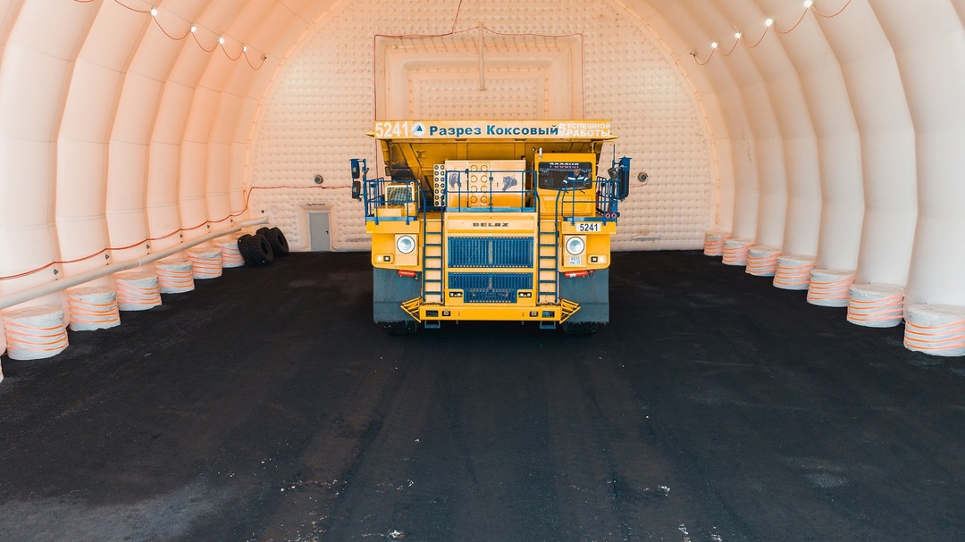 На разрезе «Коксовый» устанавливаем первый в нашей компании пневмобокс для ремонта большегрузной техники.