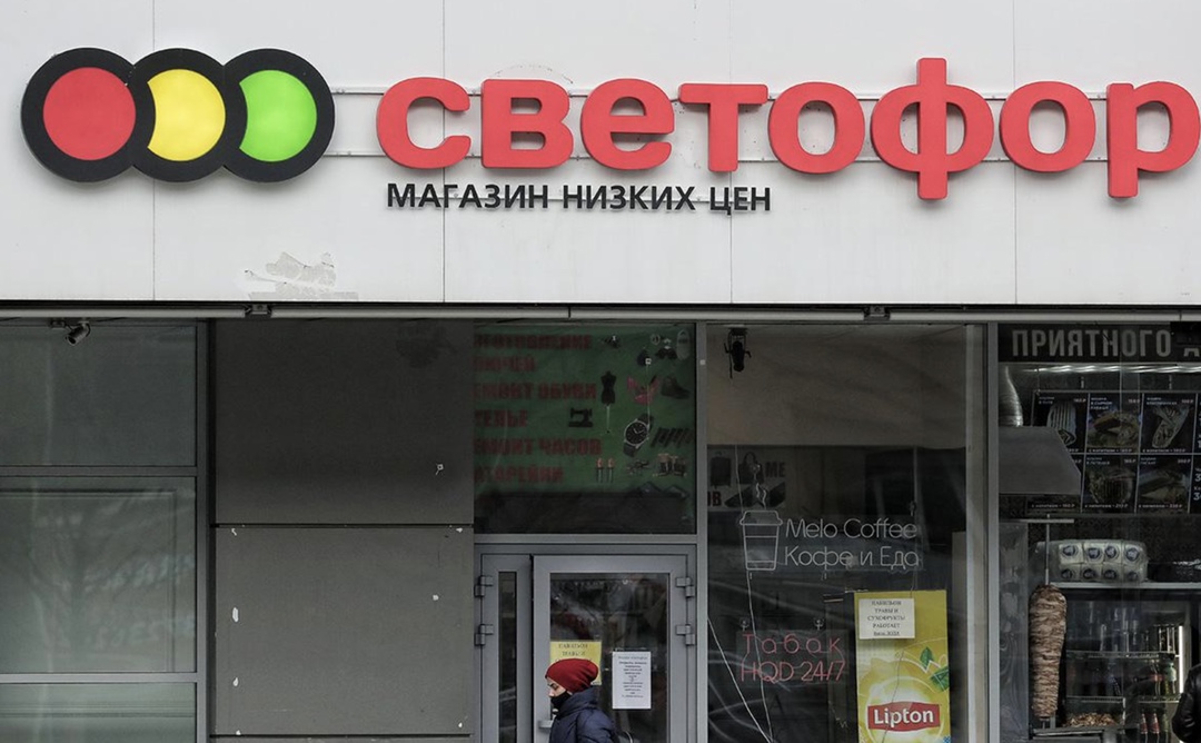 Магазины торговой сети «Светофор» являются площадкой для сбыта фальсифицированной продукции, это подтверждают выявленные многочисленные несоответствия…