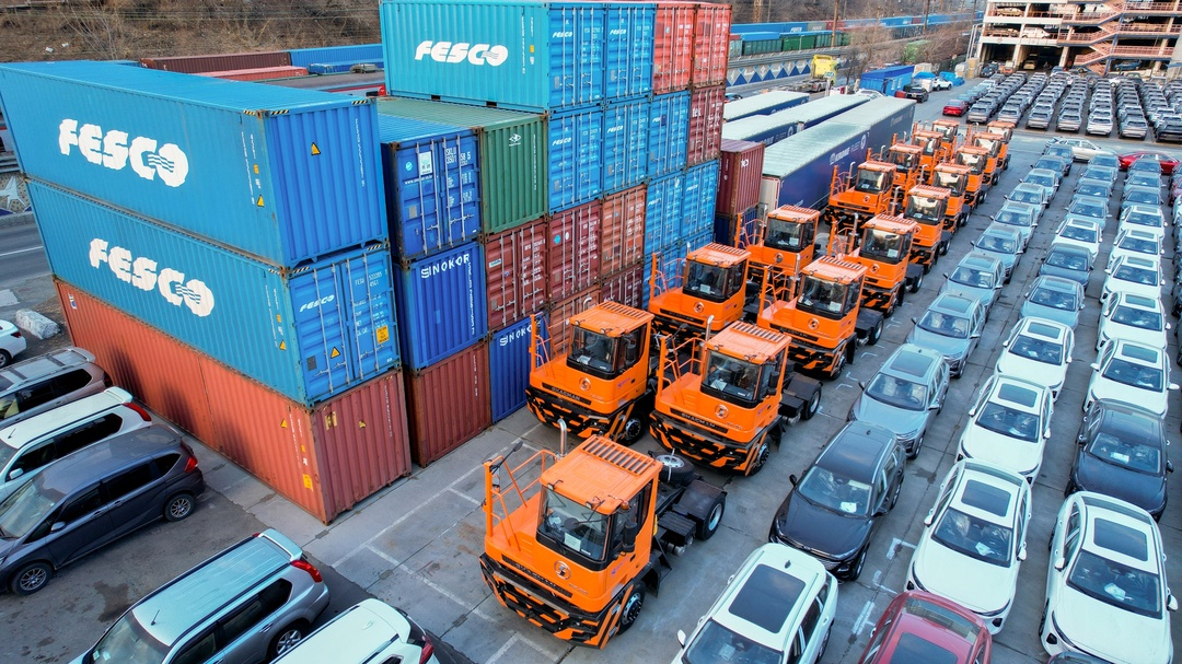 В нашем ВМТП пополнение – сразу 15 новых терминальных тягачей!