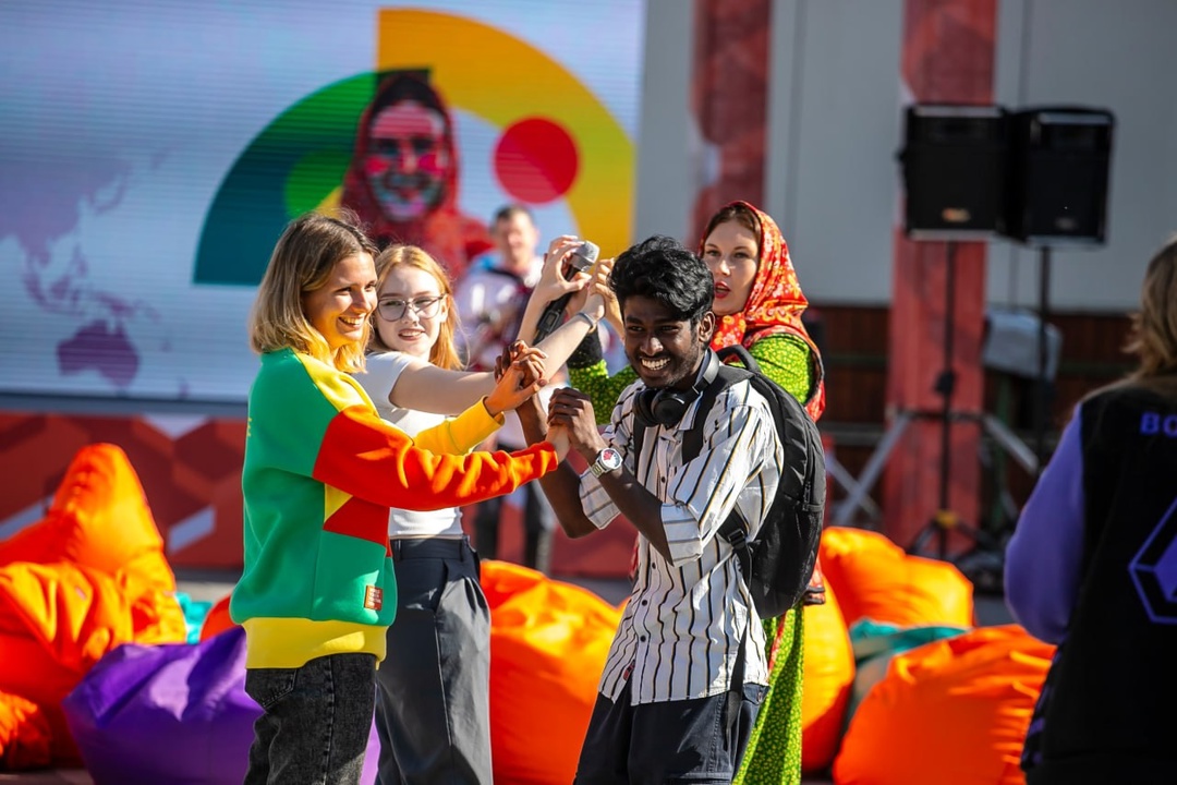 Дмитрий Чернышенко: 90 международных клубов дружбы объединили молодых россиян и представителей более 140 стран