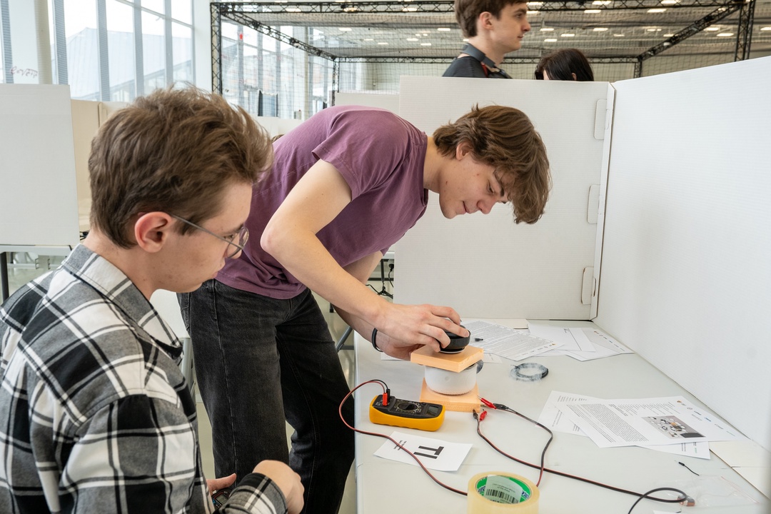 Дмитрий Чернышенко и Сергей Кравцов поздравили победителей первой Международной олимпиады по физике имени П.Л.Капицы