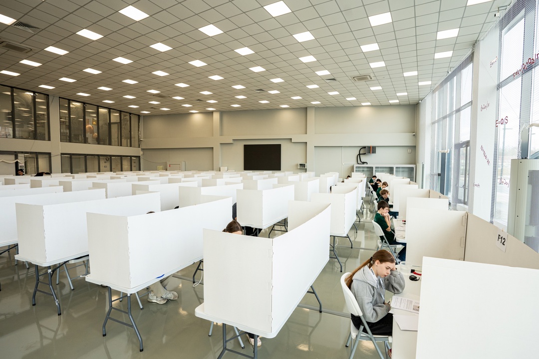 Дмитрий Чернышенко и Сергей Кравцов поздравили победителей первой Международной олимпиады по физике имени П.Л.Капицы