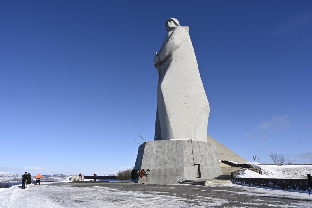 В преддверии Международного арктического форума глава Минвостокразвития России Алексей Чекунков посетил с рабочей поездкой Мурманскую область