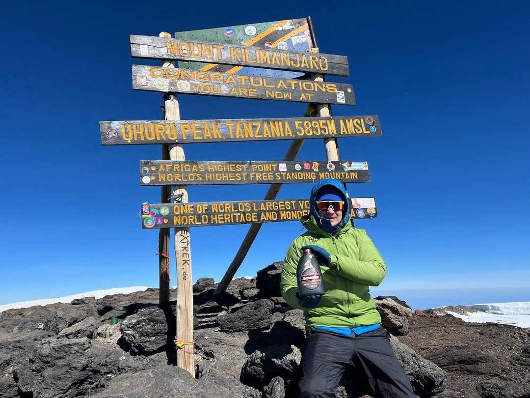 Головокружительный успех! Взойти на высочайшую вершину Африки в день своего рождения — мечта, которую осуществил наш коллега — Антон Цик.