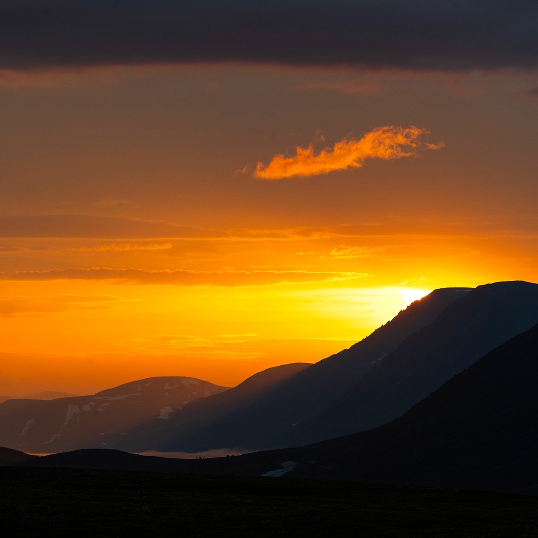 «Про такие места легко рассказывать — они сами напевают мотив», — сказал один из путешественников, побывавший на Полярном Урале