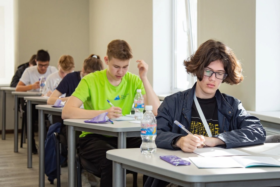 Дмитрий Чернышенко и Сергей Кравцов поздравили российских школьников с победами на Кавказской математической и Российской психолого-педагогической олимпиадах