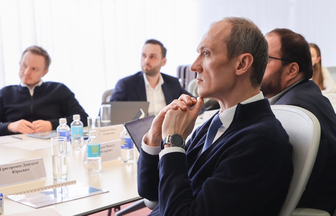 Вице-премьер Дмитрий Григоренко и глава Минцифры Максут Шадаев встретились с командой «Яндекса»