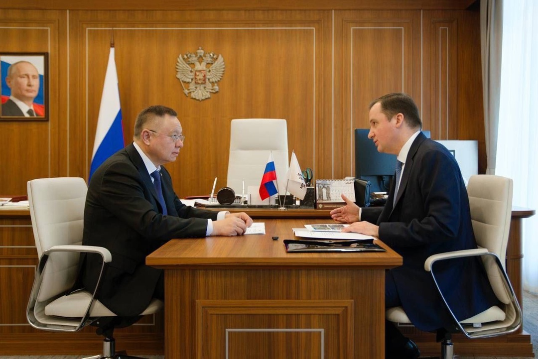 Глава Минстроя России Ирек Файзуллин провел рабочую встречу с Губернатором Архангельской области Александром Цыбульским