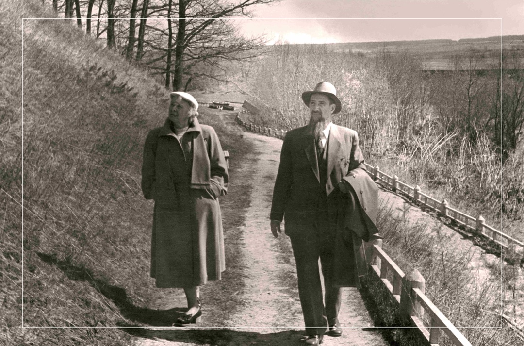 Игоря Курчатова небезосновательно называют самым засекреченным физиком СССР и далеко не у каждого фотографа была возможность его запечатлеть