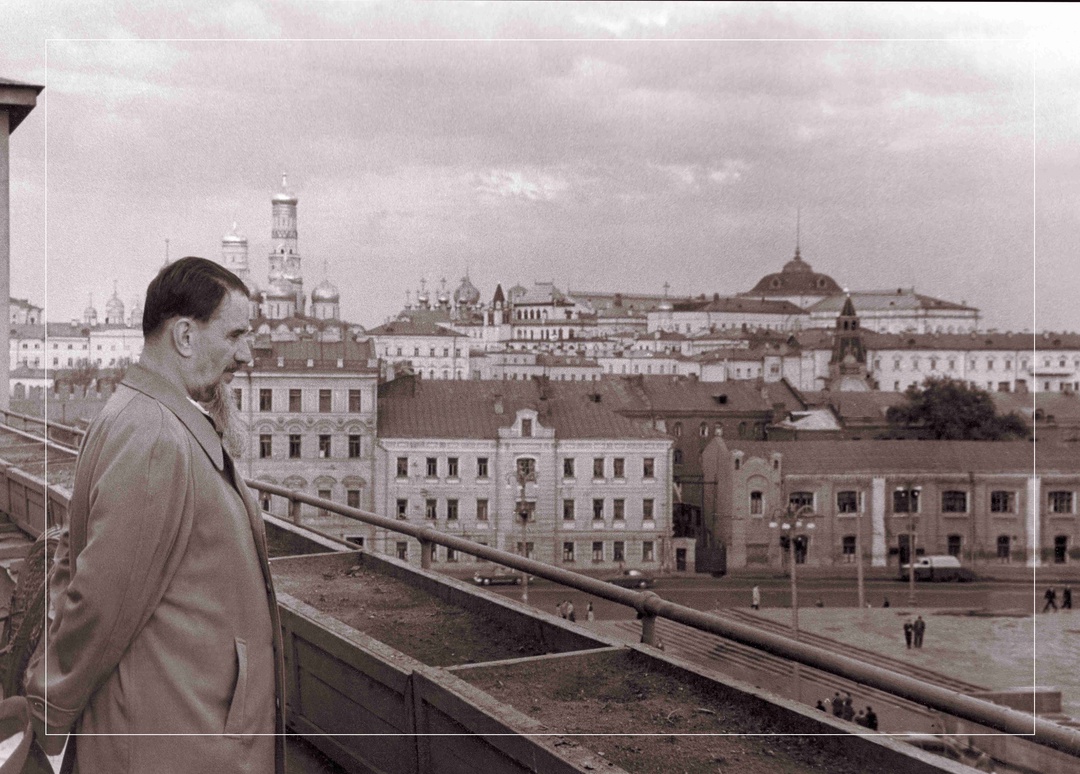 Игоря Курчатова небезосновательно называют самым засекреченным физиком СССР и далеко не у каждого фотографа была возможность его запечатлеть