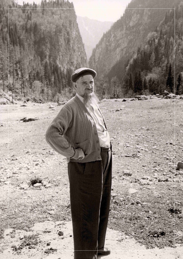 Игоря Курчатова небезосновательно называют самым засекреченным физиком СССР и далеко не у каждого фотографа была возможность его запечатлеть