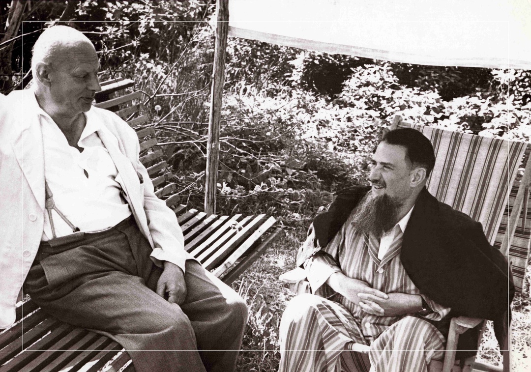 Игоря Курчатова небезосновательно называют самым засекреченным физиком СССР и далеко не у каждого фотографа была возможность его запечатлеть