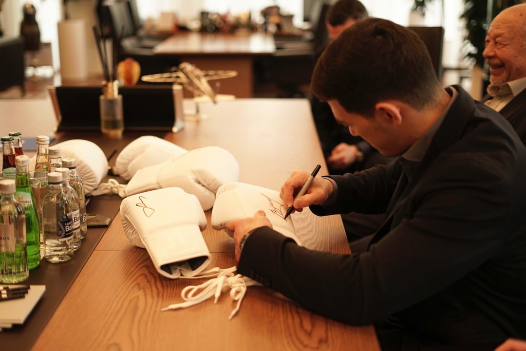 Чемпион мира по боксу Дмитрий Бивол дал старт новому сезону «Ударной десятки» Ростеха