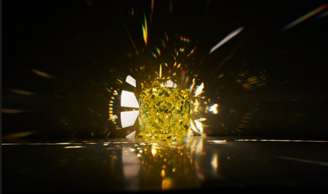 АЛРОСА огранила самый крупный бриллиант в истории России. Вес уникального бриллианта редкого фантазийного цвета Vivid Yellow — более 100 карат