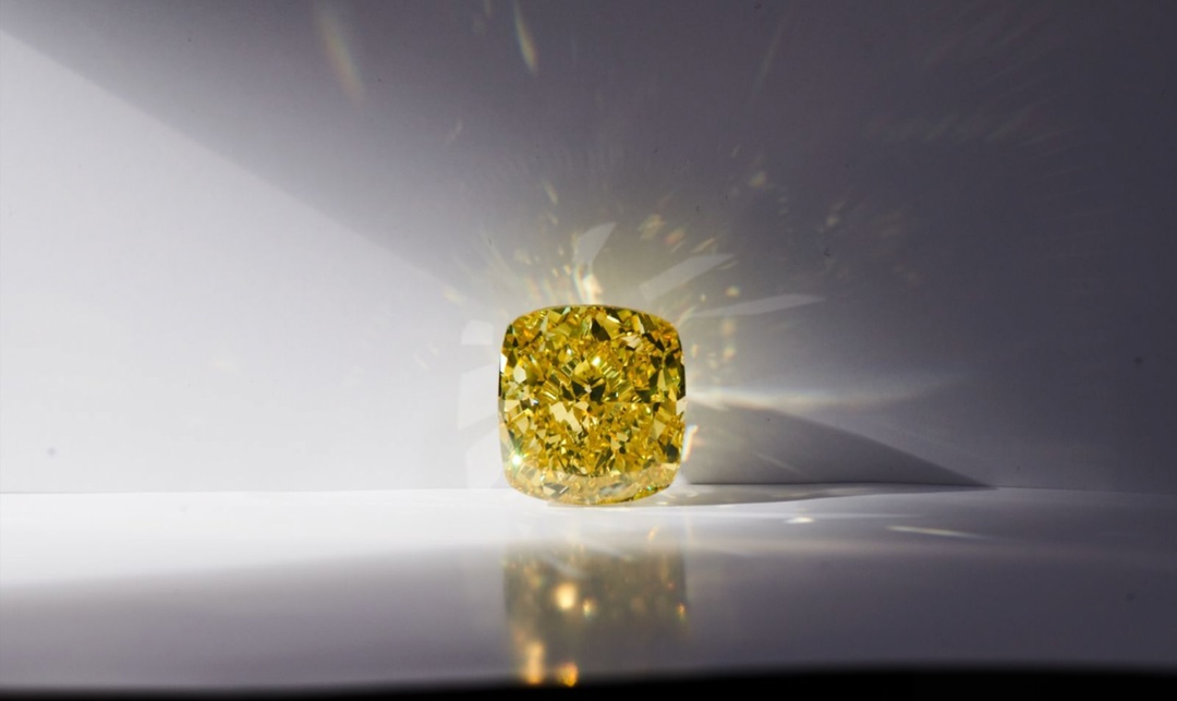 АЛРОСА огранила самый крупный бриллиант в истории России. Вес уникального бриллианта редкого фантазийного цвета Vivid Yellow — более 100 карат