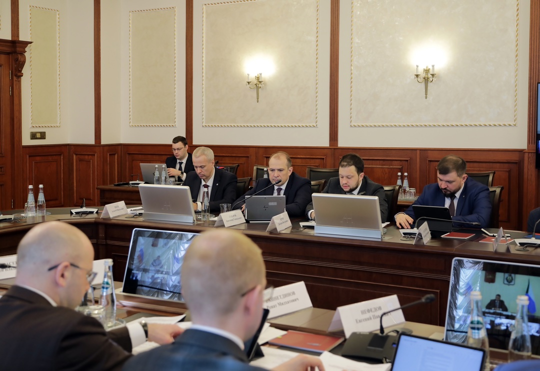 Глава Минтранса Роман Старовойт провел совещание с главами субъектов Дальнего Востока и Арктики