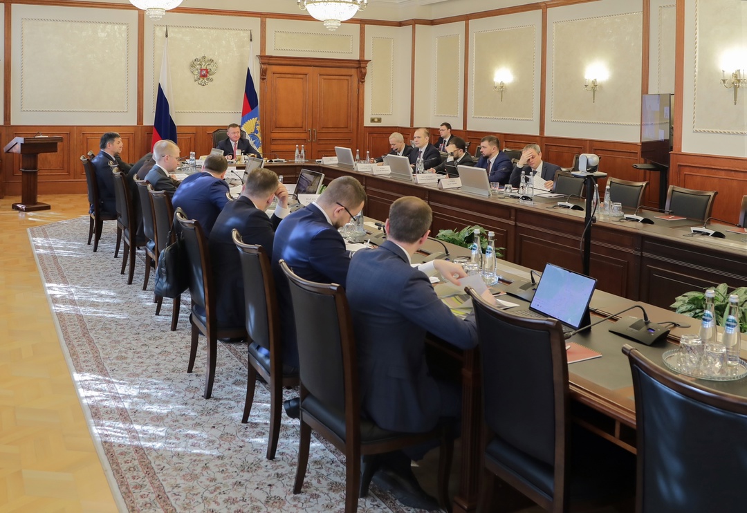 Глава Минтранса Роман Старовойт провел совещание с главами субъектов Дальнего Востока и Арктики