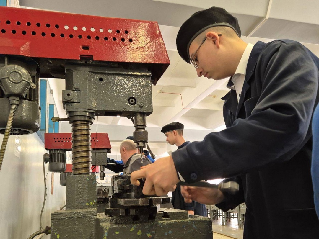 ММК готовит будущее металлургии Обучение должно быть практичным. Чем больше реальных задач и опыта, тем быстрее молодые специалисты вливаются в производство