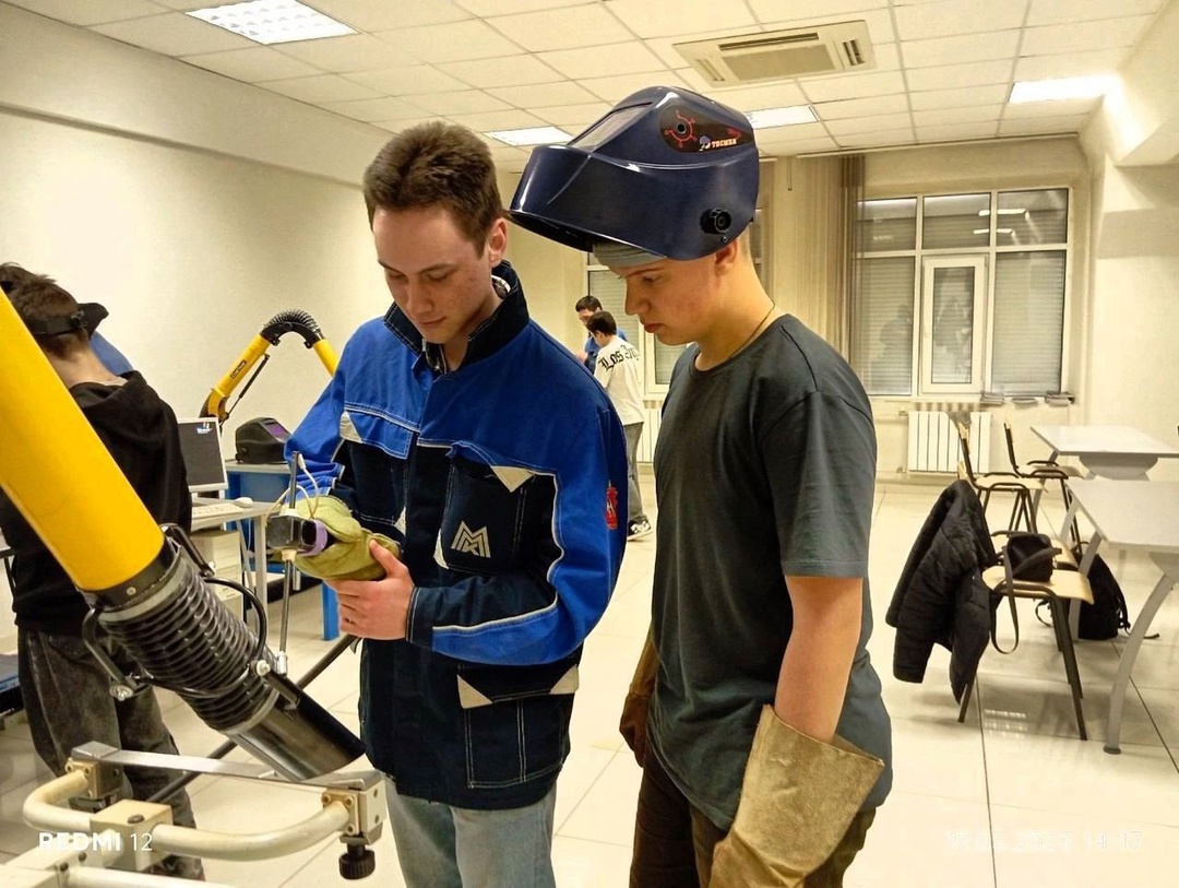 ММК готовит будущее металлургии Обучение должно быть практичным. Чем больше реальных задач и опыта, тем быстрее молодые специалисты вливаются в производство