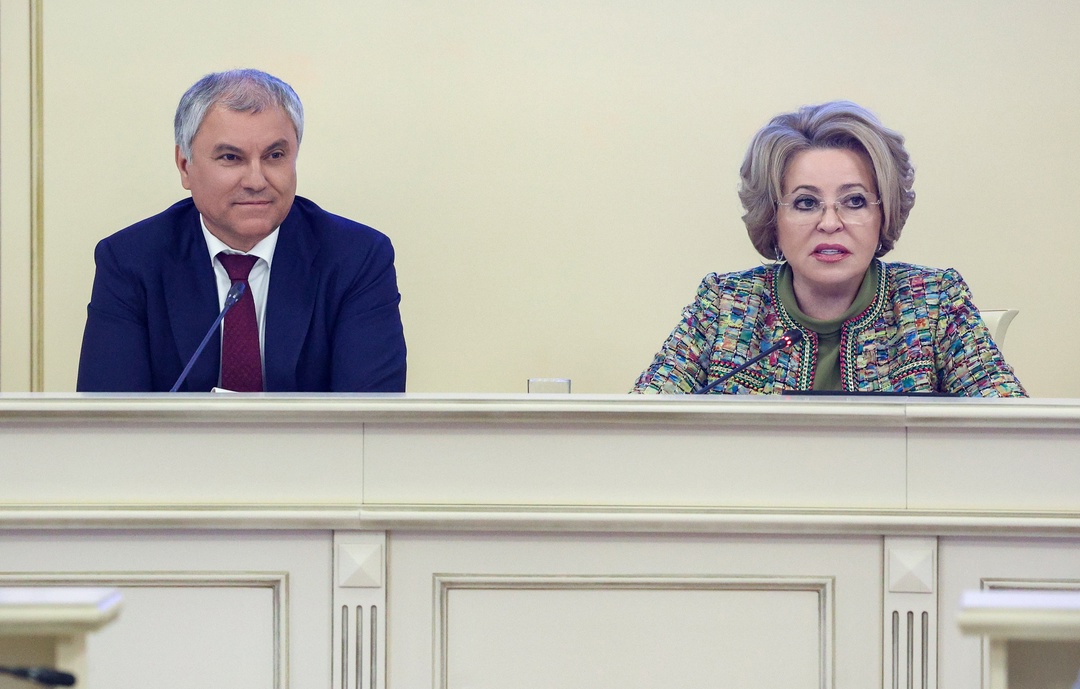 Председатель ГД Вячеслав Володин поздравил Председателя Совета Федерации Валентину Матвиенко с днем рождения.