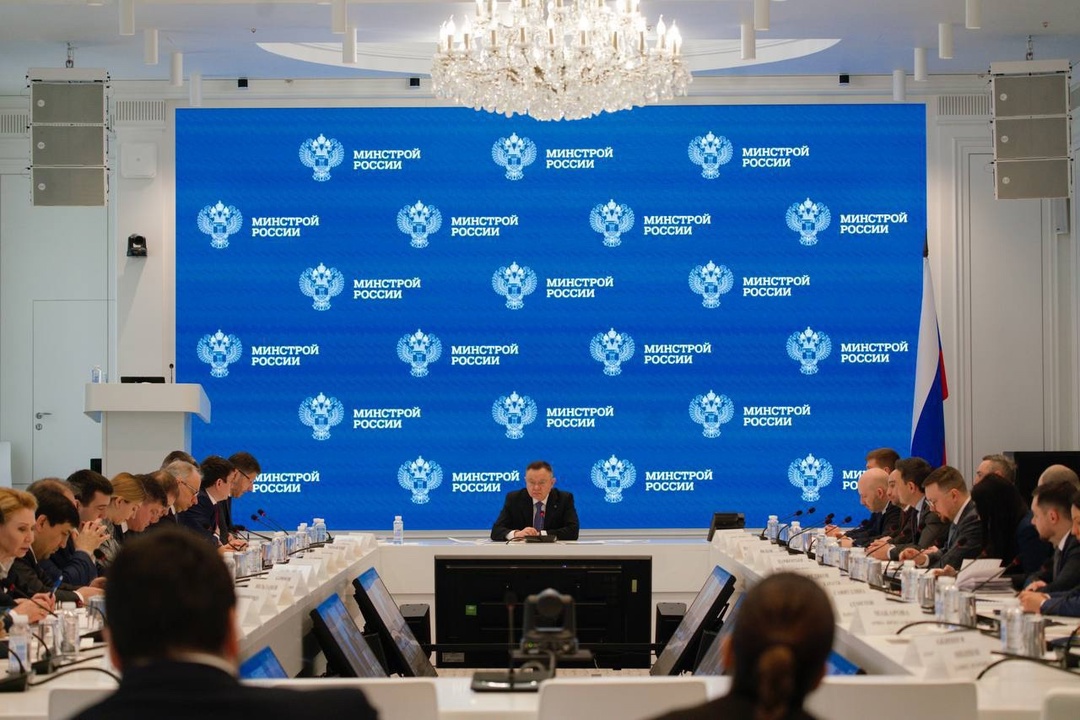 В Минстрое России прошло еженедельное оперативное совещание под председательством Министра строительства и ЖКХ РФ Ирека Файзуллина