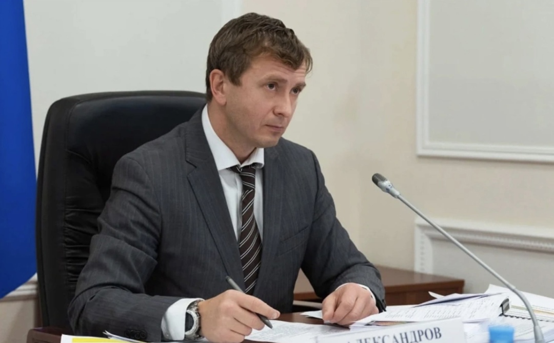 Кунцевский суд Москвы изъял имущество у бывшего главы ФГБУ «Госсорткомиссия» (структура Минсельхоза) Михаила Александрова, обвиняемого во взятках, а также его…